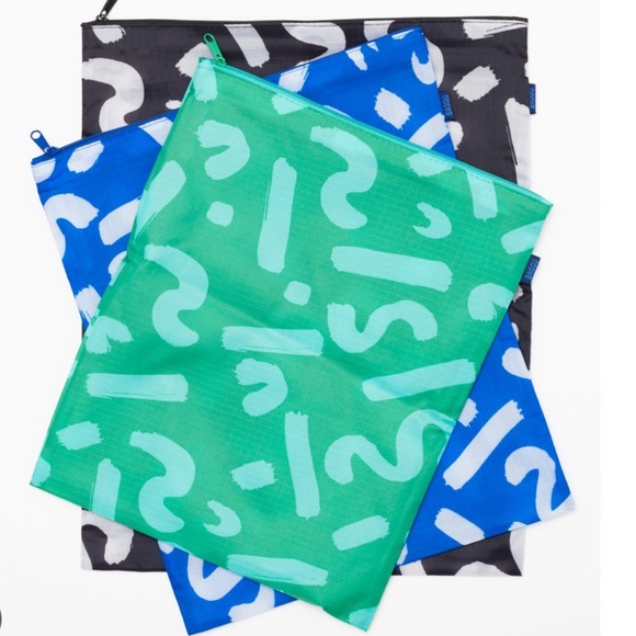 BAGGU Handbags - NWT BAGGU PAINT Large Zipper Set Discontinued Patterns and Product